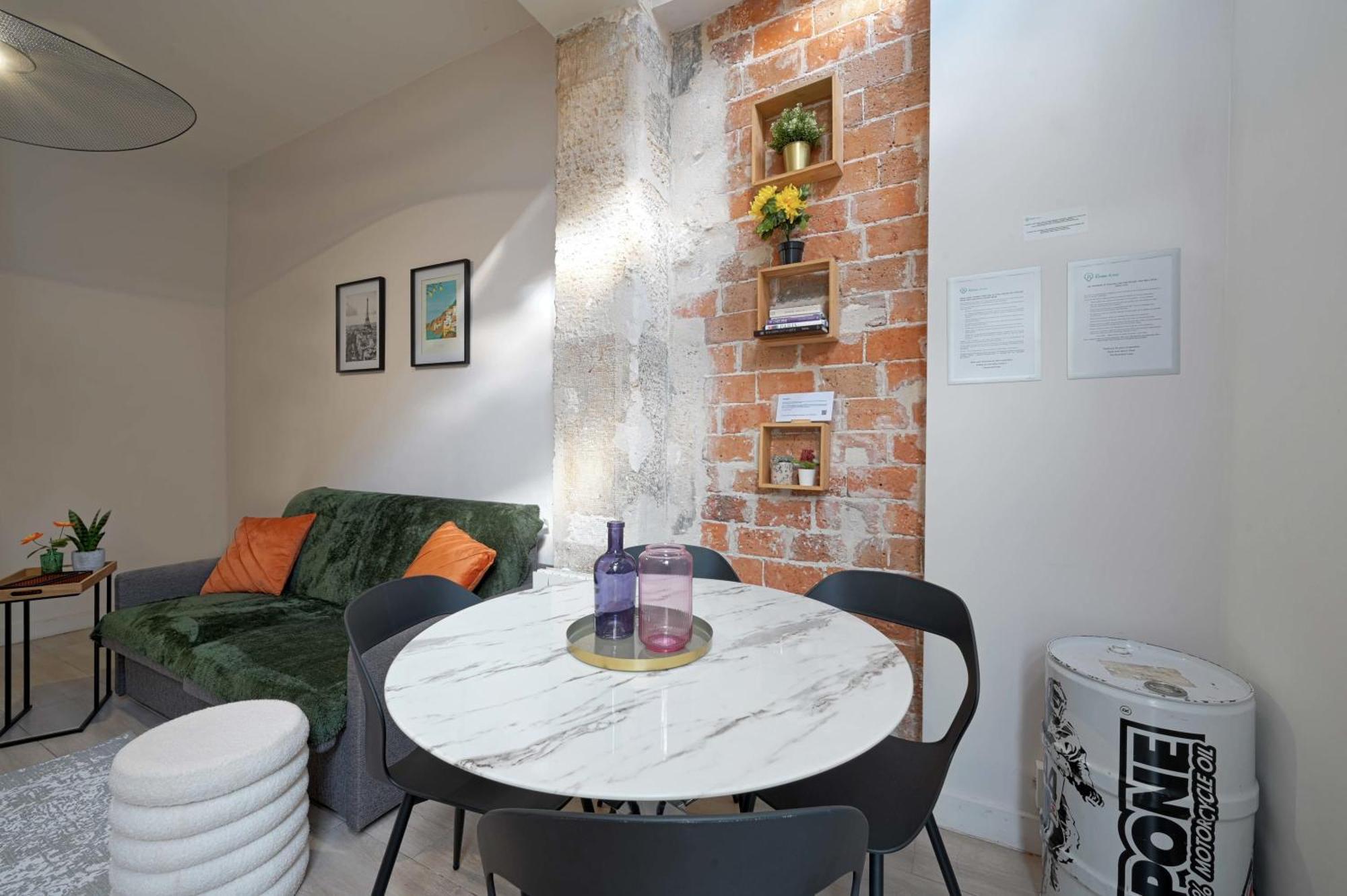 2 Bed Modern Fully Furnish Flat,Close To Buttes Chaumon Park Apartment Paris Exterior foto