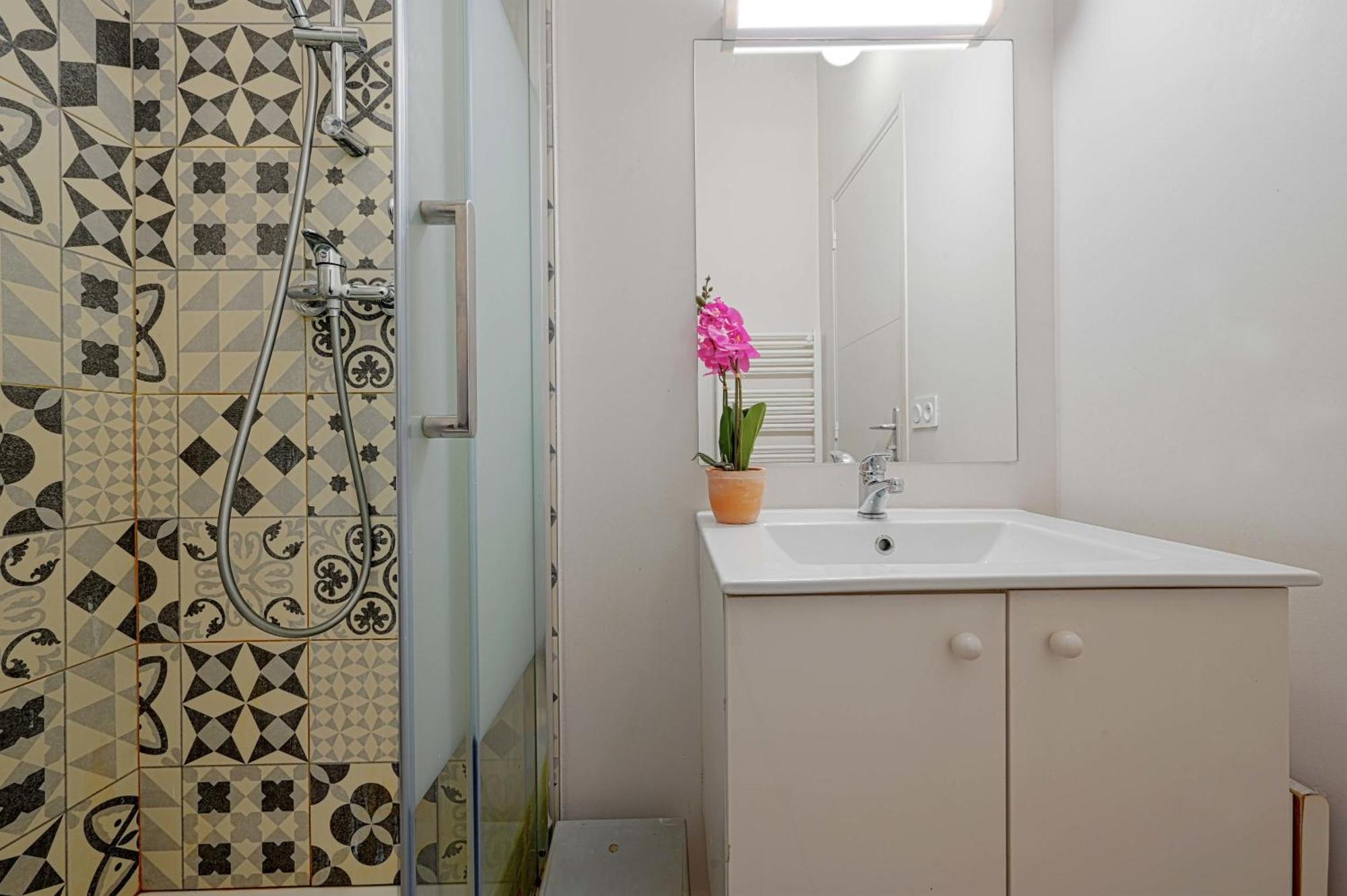 2 Bed Modern Fully Furnish Flat,Close To Buttes Chaumon Park Apartment Paris Exterior foto