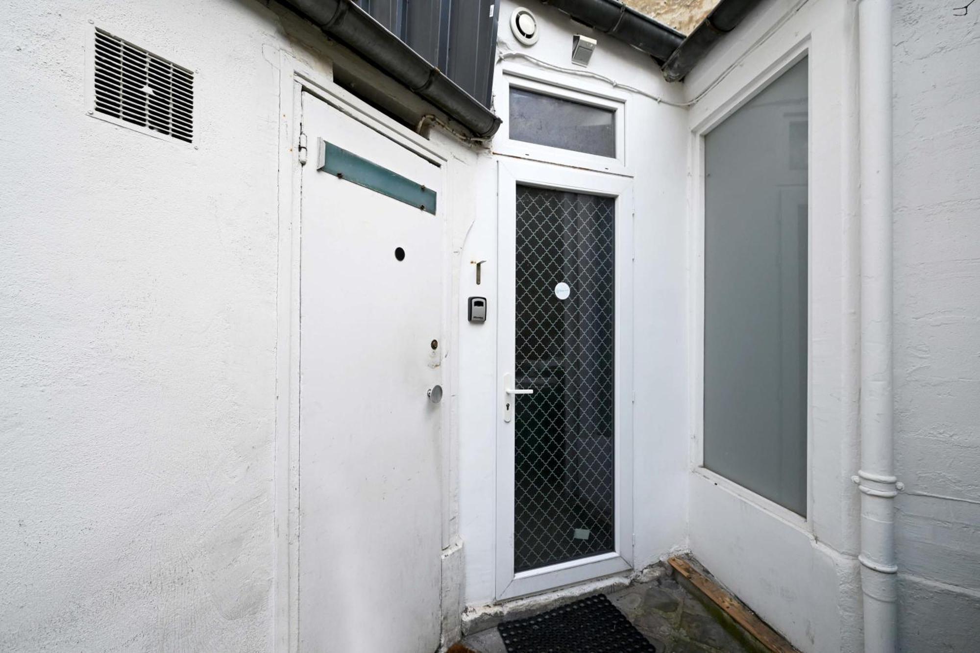 2 Bed Modern Fully Furnish Flat,Close To Buttes Chaumon Park Apartment Paris Exterior foto